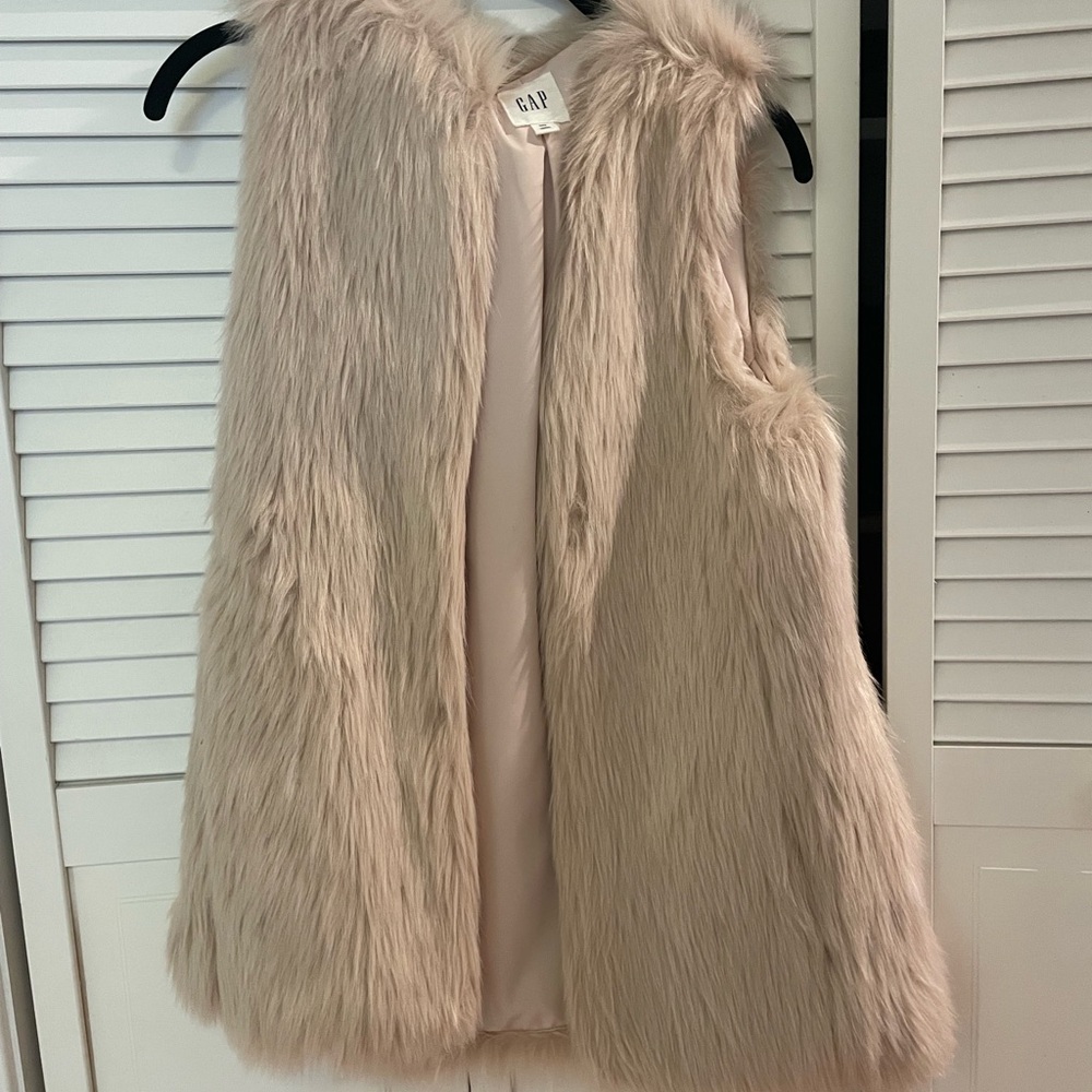 GAP Soft Faux Fur Vest in Beige